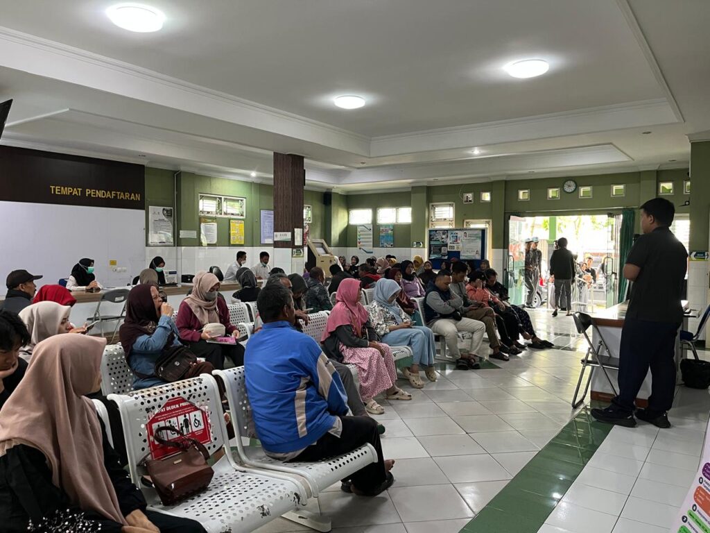 Penyuluhan dalam gedung tentang diabetes